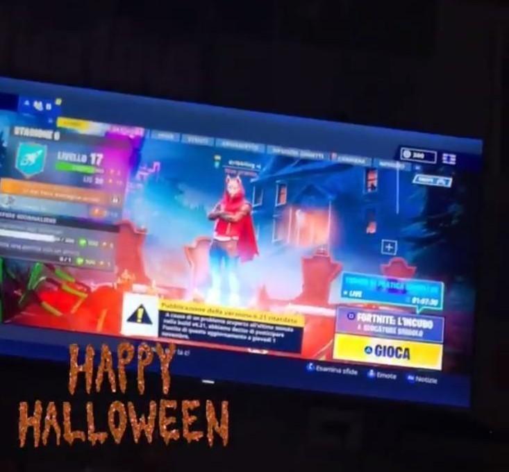 Alessio Riccardi festeggia Halloween su Fortnite