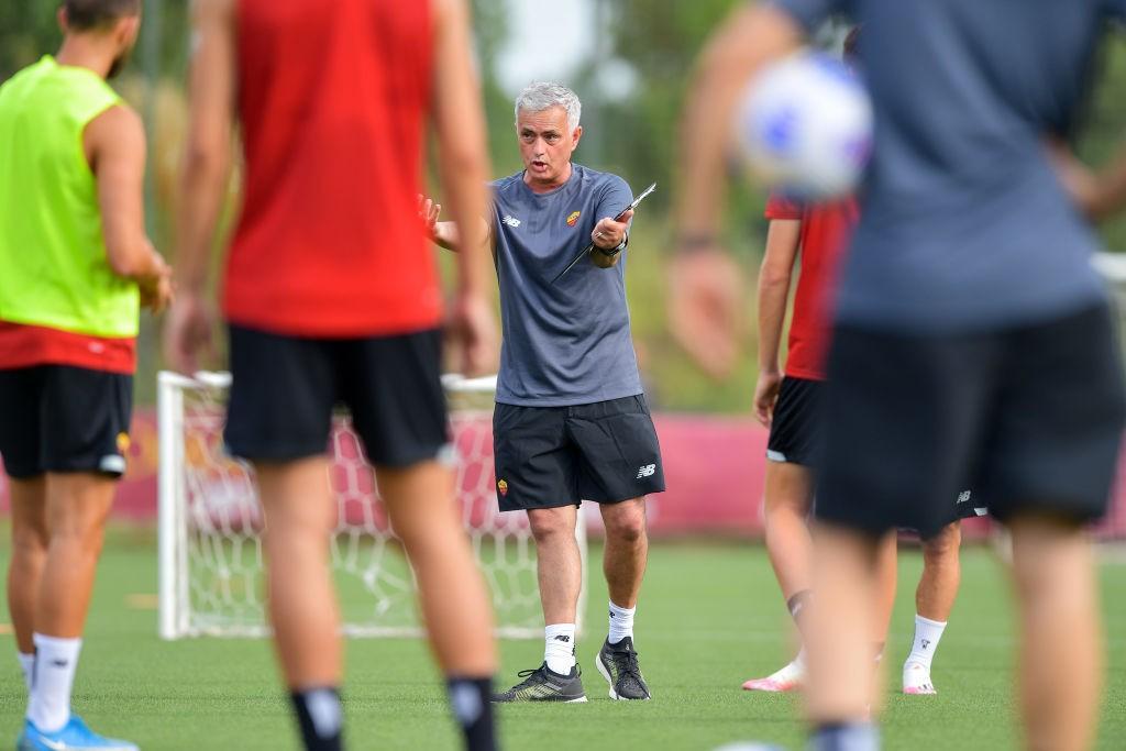 Mourinho sui campi di Trigoria (As Roma via Getty Images)