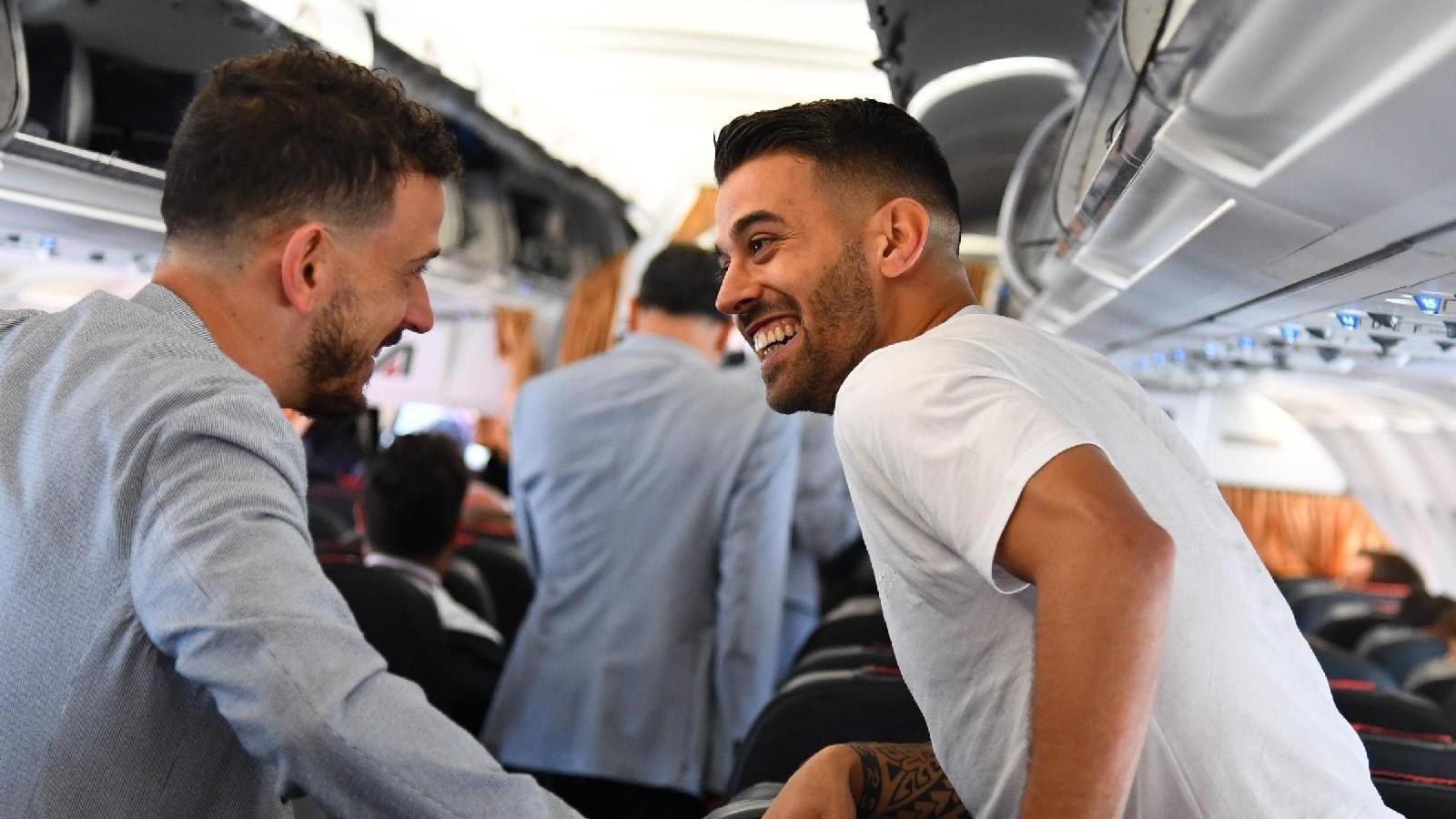 Alessandro Florenzi e Leonardo Spinazzola sull'aereo per Londra @GETTY IMAGES