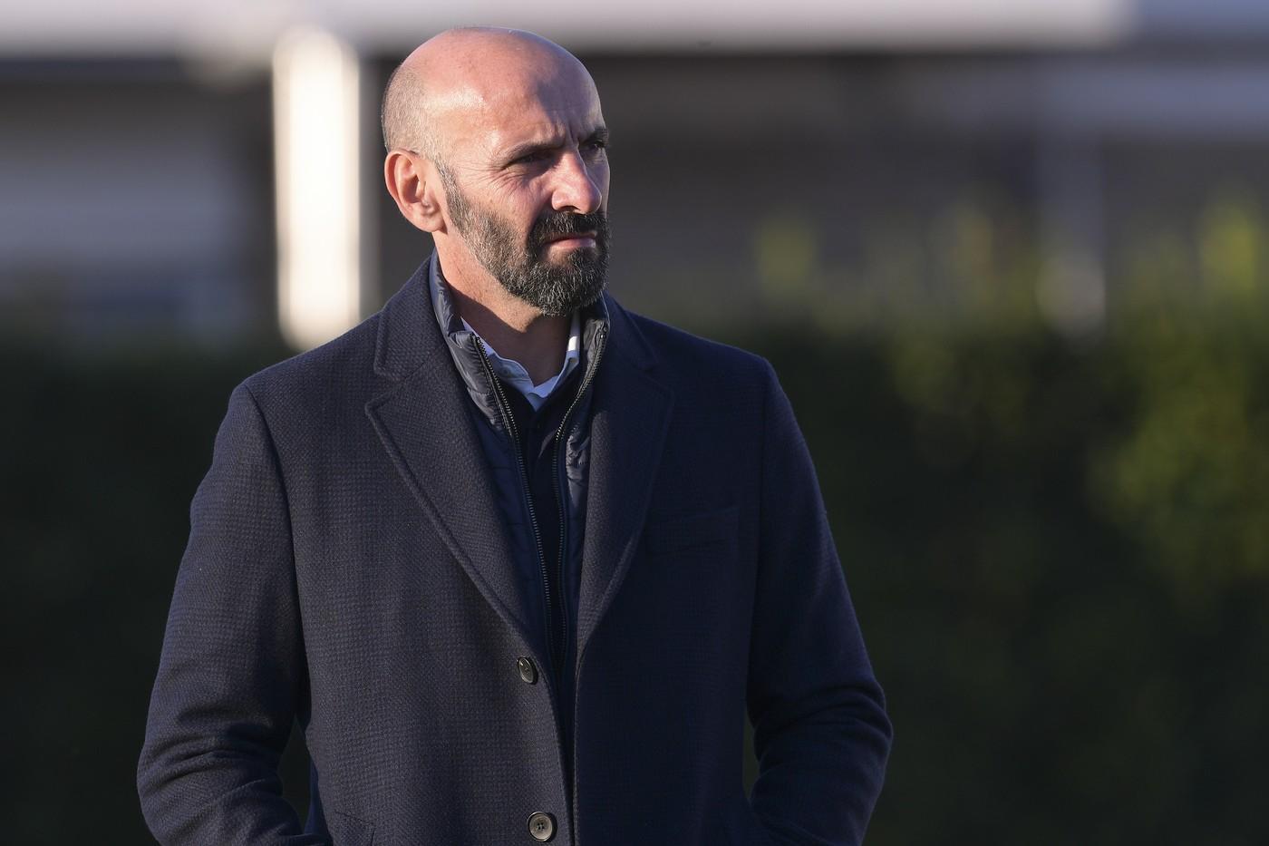 Monchi assiste alla rifinitura della squadra, di LaPresse