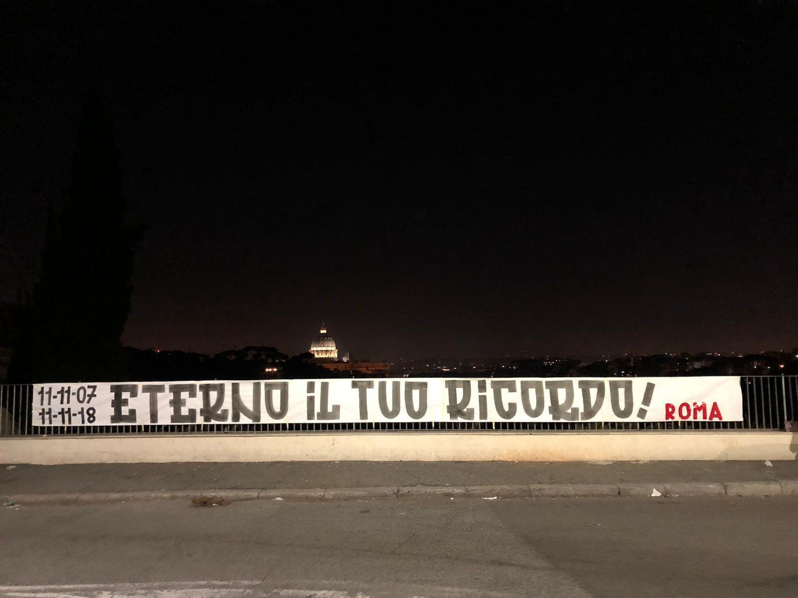 Lo striscione per Gabriele