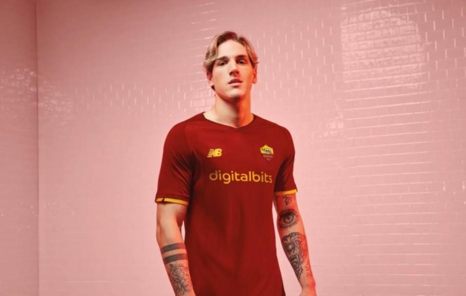 Zaniolo con la nuova maglia (Foto asroma.com)