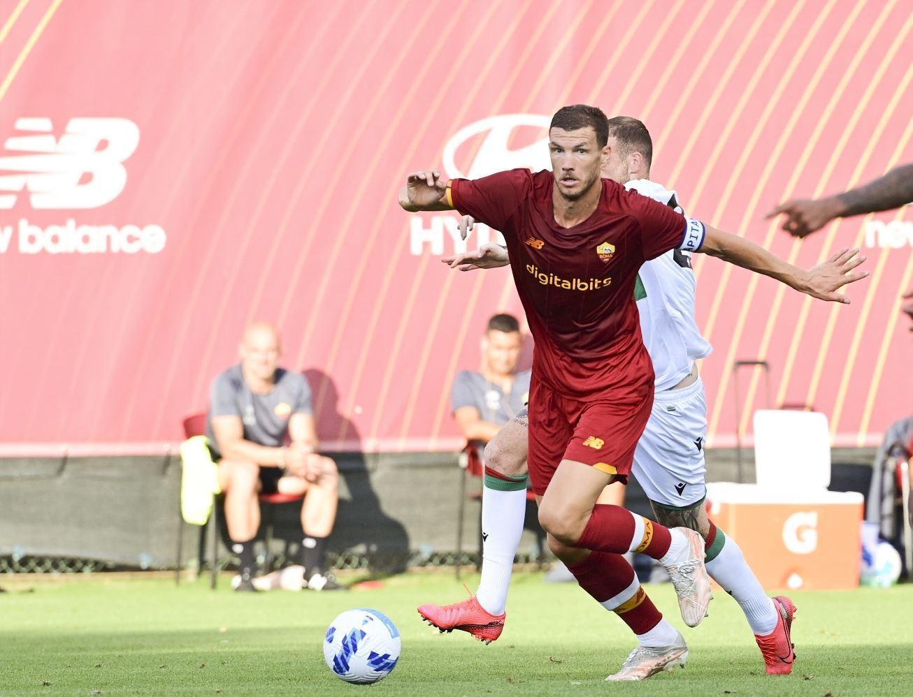 Edin Dzeko in azione ieri pomeriggio contro la Ternana:  il bosniaco ha giocato il secondo tempo, ereditando da Mancini la fascia di capitano @Getty Images