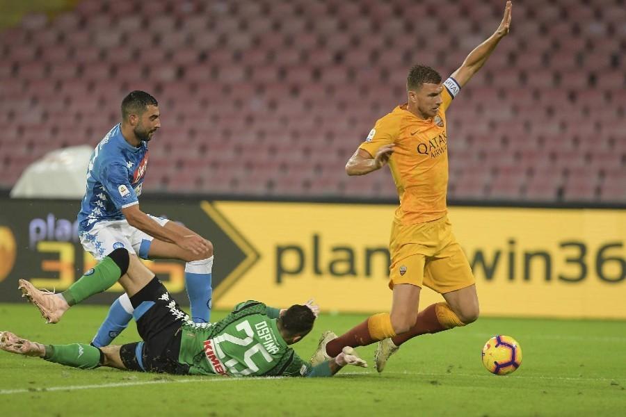 L'azione contesta con Dzeko, Ospina e Albiol, di LaPresse