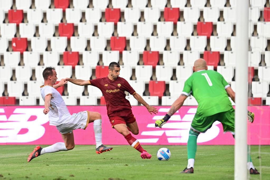 Mkhitaryan in campo contro la Triestina (As Roma via Getty Images)