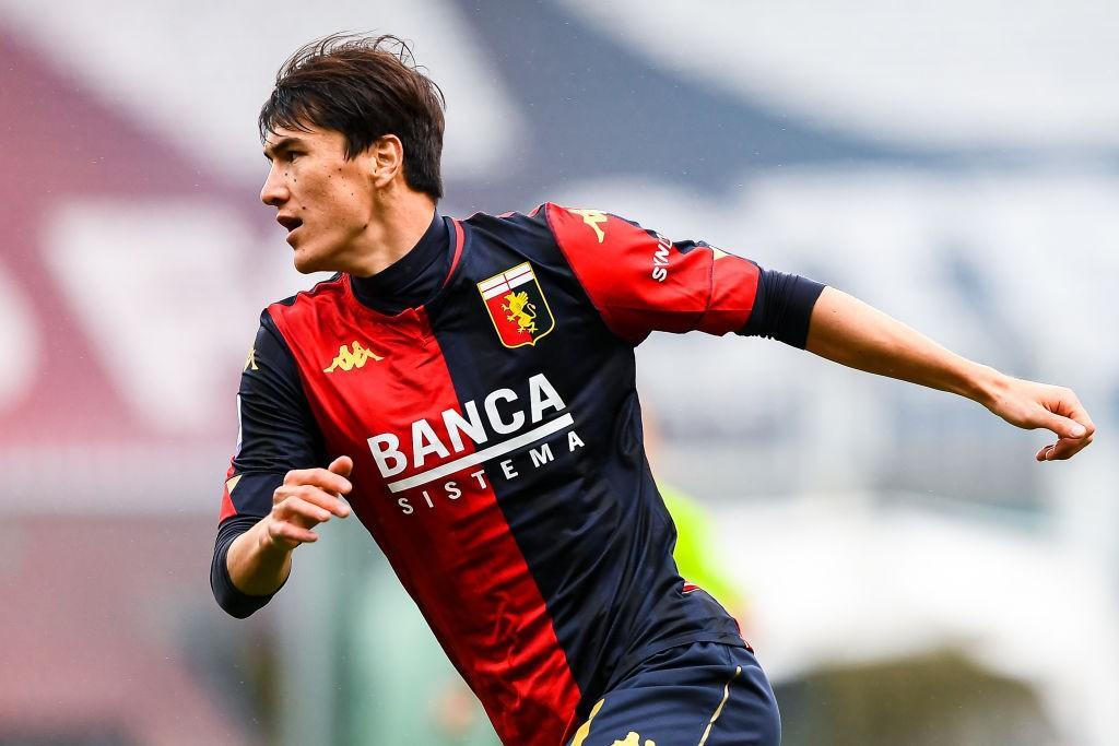 Eldor Shomurodov con la maglia del Genoa (Getty Images)