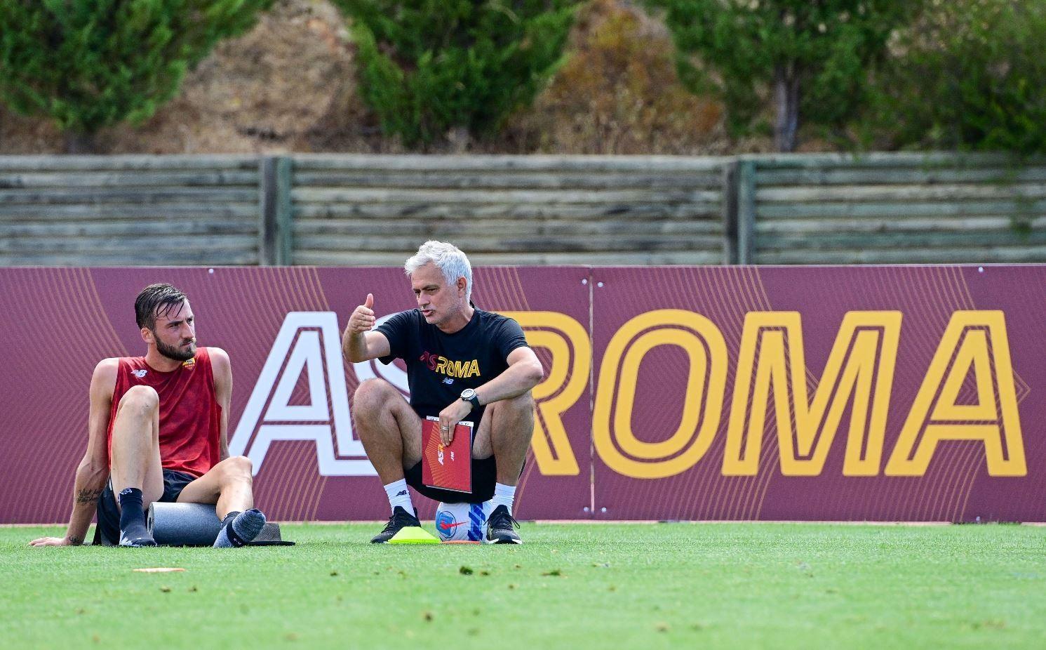 José Mourinho dà indicazioni a Cristante in ritiro in Algarve @Getty Images