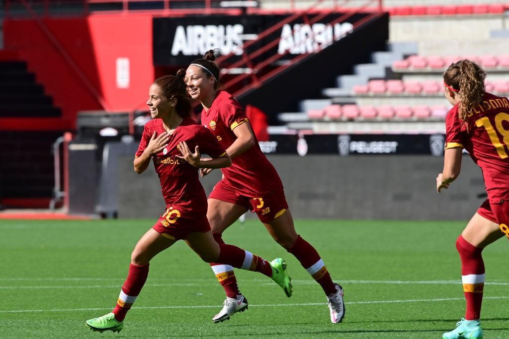 L'esultanza di Giugliano dopo la rete del vantaggio (As Roma via Getty Images)