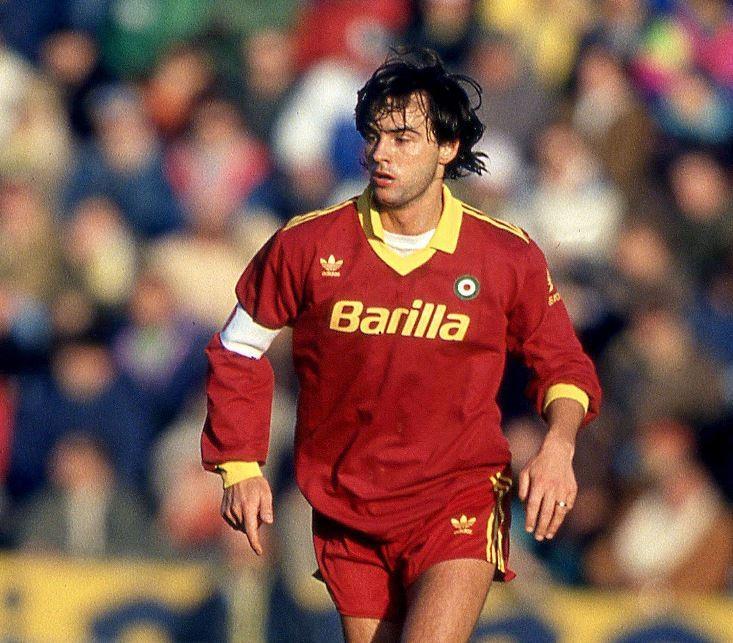 Giuseppe Giannini in azione con la maglia della Roma