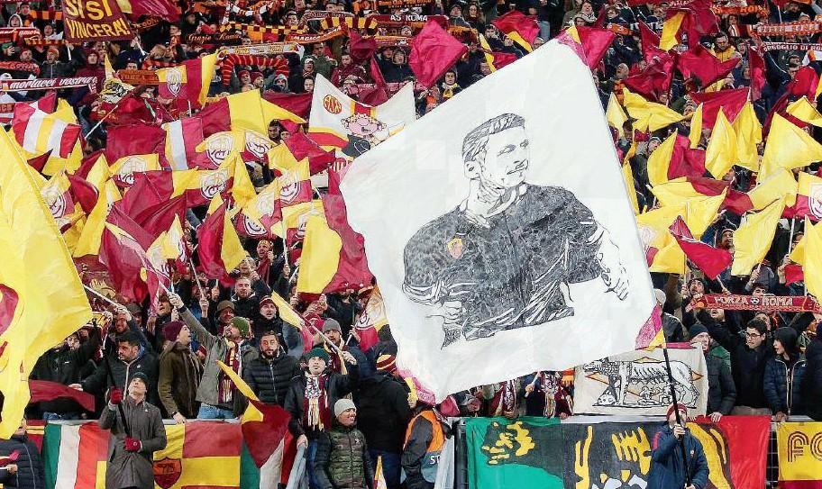 La Curva giallorossa durante Roma-Real, di Mancini