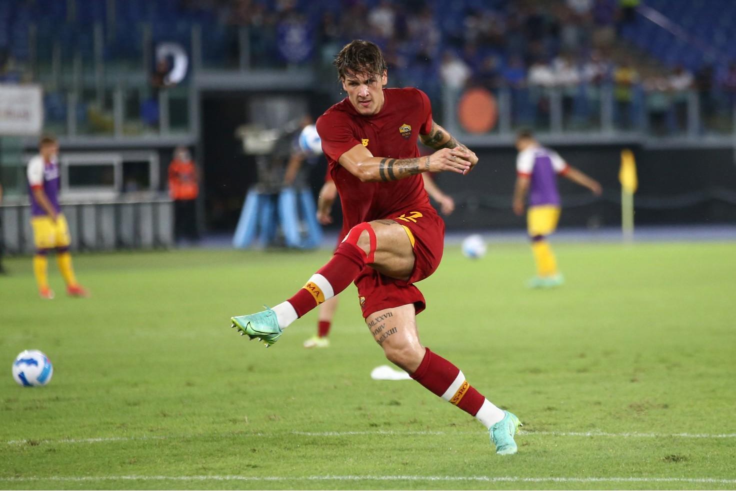 Nicolò Zaniolo durante il riscaldamento di Roma-Fiorentina, di Mancini