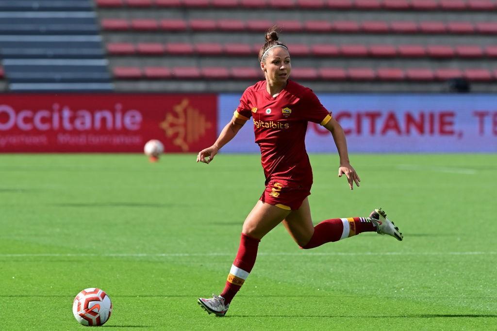 Vanessa Bernauer in campo con la maglia giallorossa (As Roma via Getty Images)