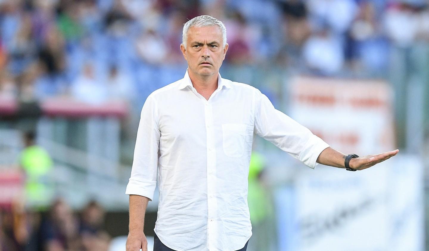 Mourinho durante la gara contro il Trabzospor all'Olimpico (As Roma via Getty Images)