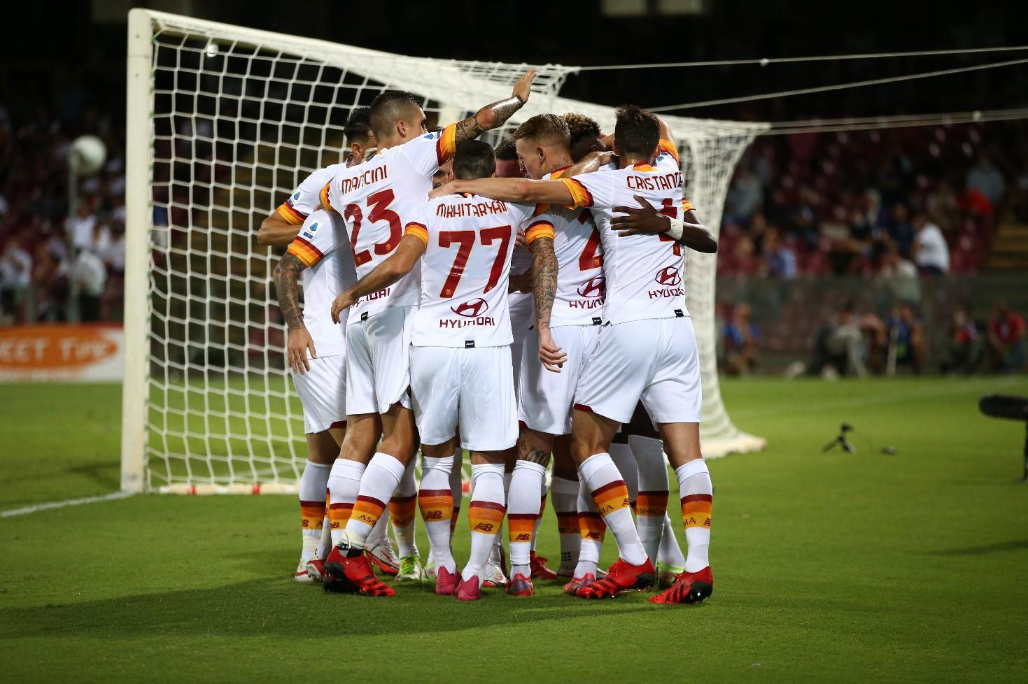 L'esultanza di gruppo durante Salernitana-Roma, di Mancini