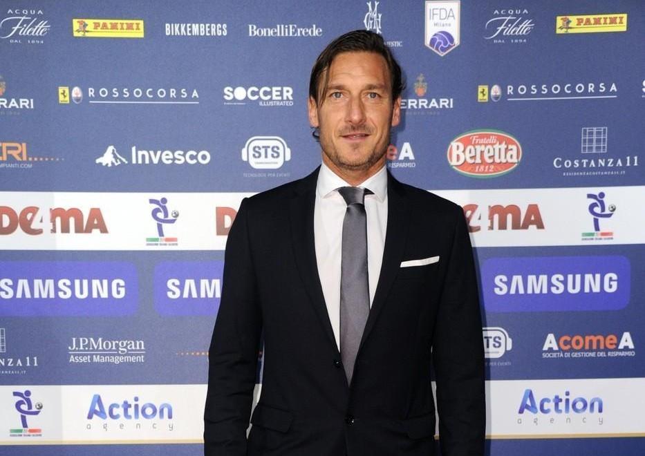 Totti sul tappeto rosso del Gran Galà del Calcio, di LaPresse