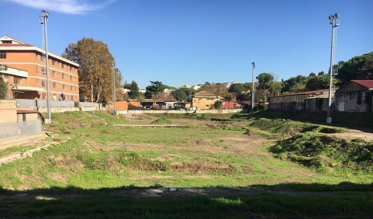 Campo Testaccio dopo la bonifica: l'erba già ricresce