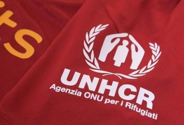 La patch speciale dell'UNHCR che la Roma indosserà sulla divisa nella gara contro il Sassuolo a sostegno del popolo afghano