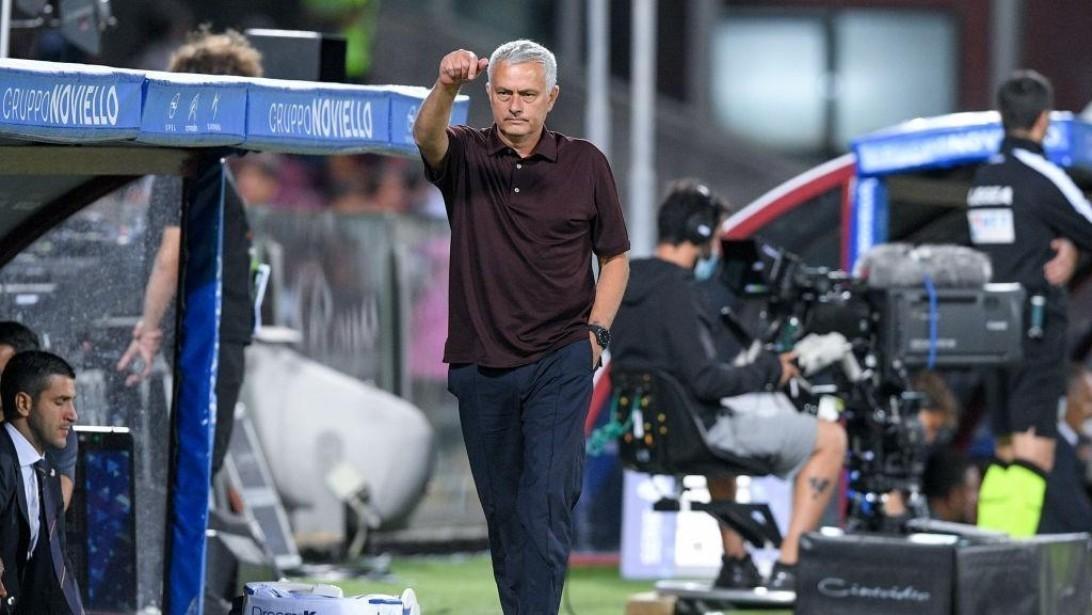 José Mourinho sulla panchina della Roma (As Roma via Getty Images)