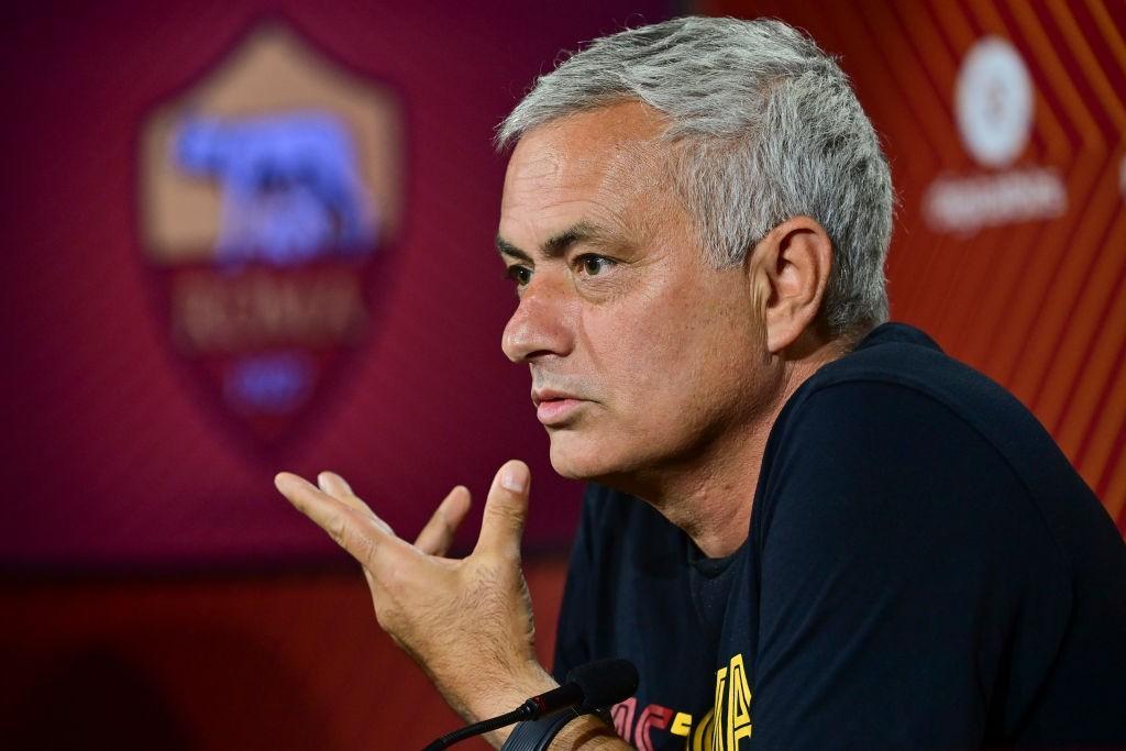 Mourinho in conferenza (As Roma via Getty Images)