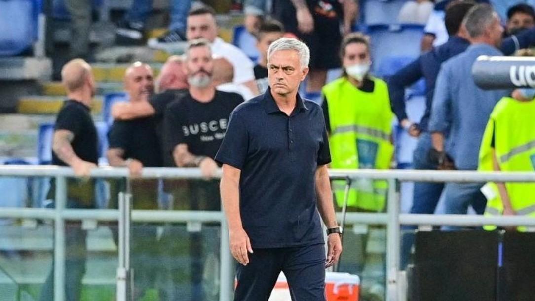 Mourinho all'Olimpico durante il derby (As Roma via Getty Images)