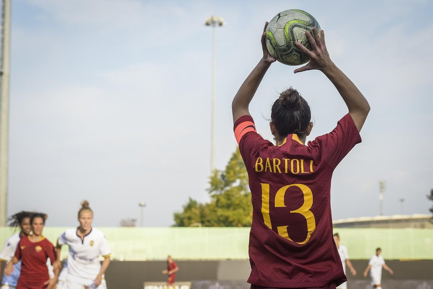 Elisa Bartoli con la maglia della Roma, di LaPresse