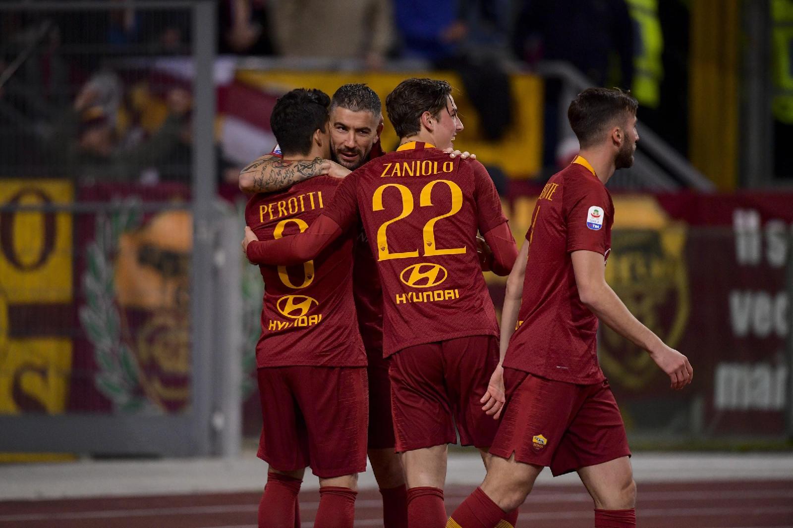 Diego Perotti e la corsa sotto la Curva Sud, di LaPresse