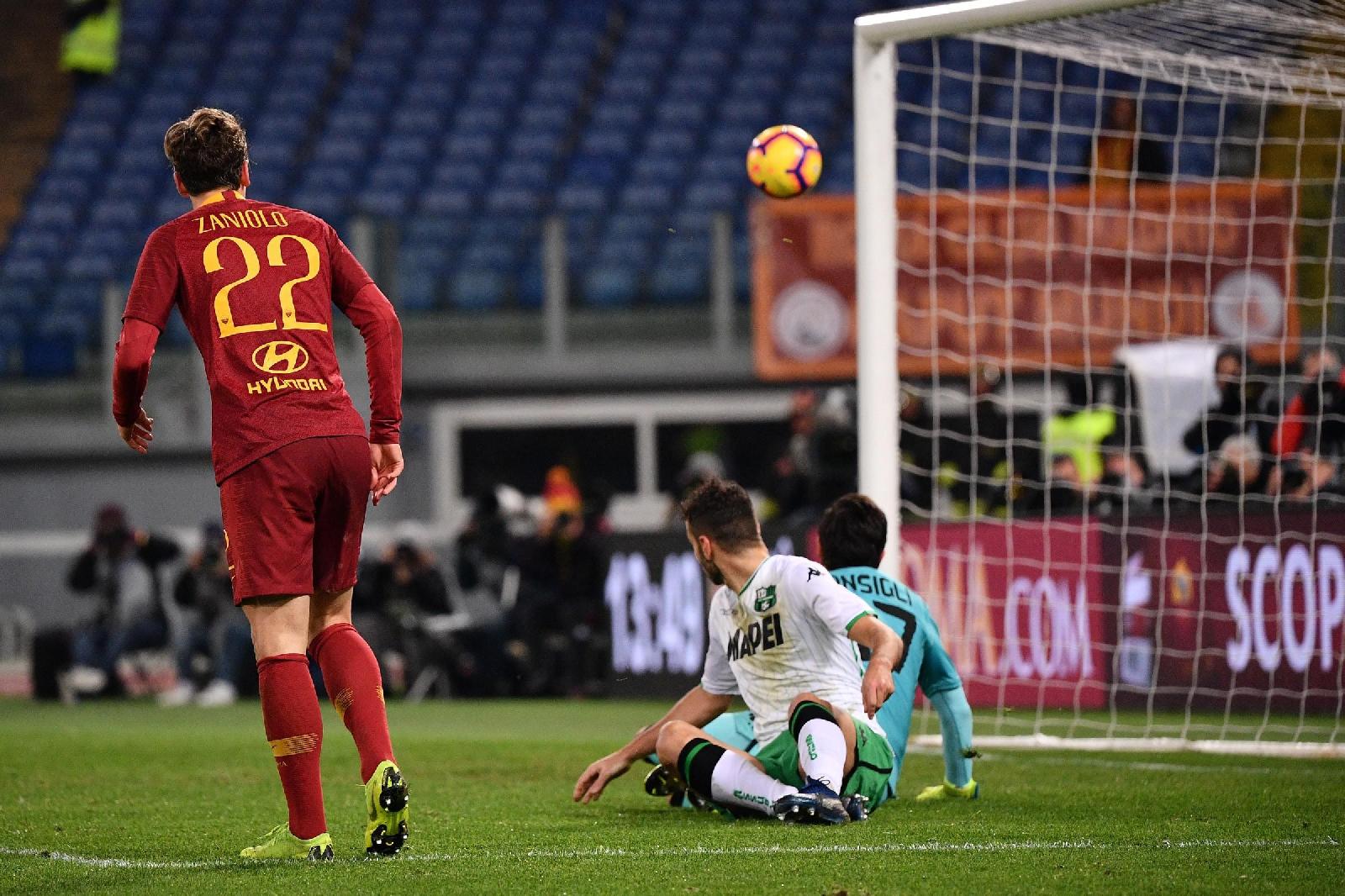 Roma-Sassuolo 3-1: primo gol in Serie A per Nicolò Zaniolo che chiude il 2018 con un cucchiaio tottiano, di LaPresse
