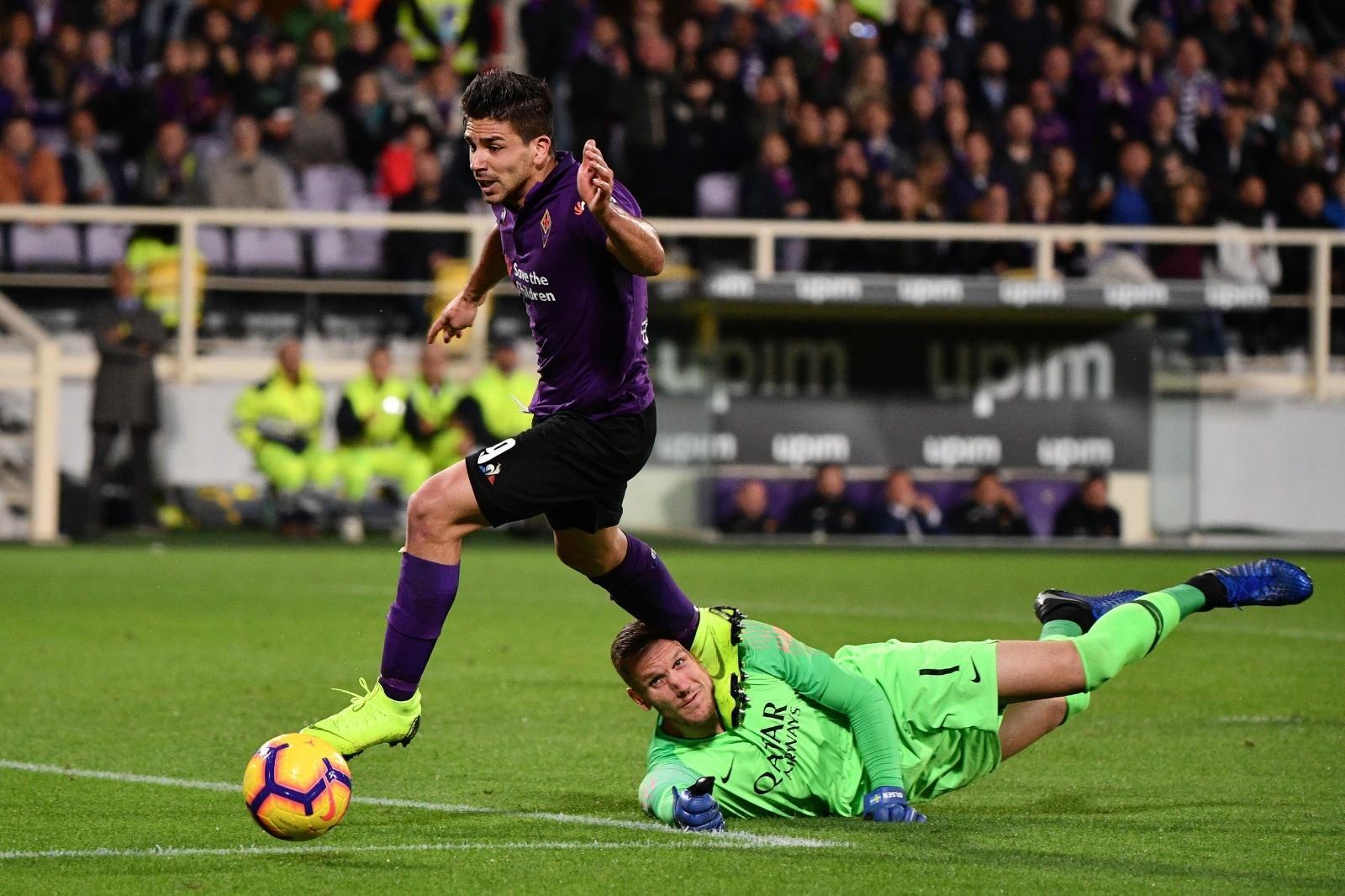 Fiorentina-Roma 1-1: Simeone rifila un calcio in faccia a Olsen, per il VAR è calcio di rigore, di LaPresse