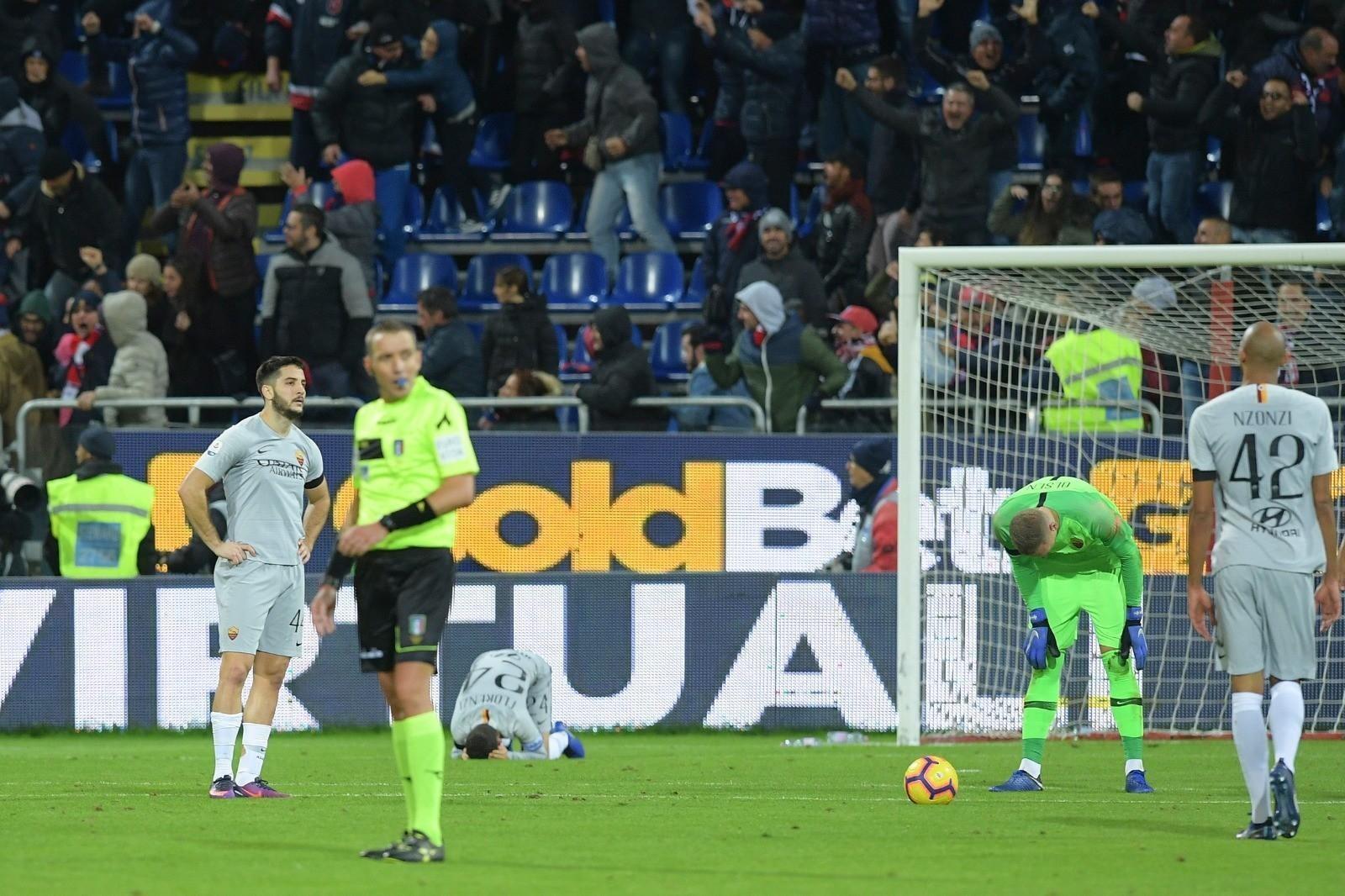 Cagliari-Roma 2-2: la disperazione di Florenzi dopo il pareggio beffa di Sau al 96\' con i sardi in 9 uomini, di LaPresse