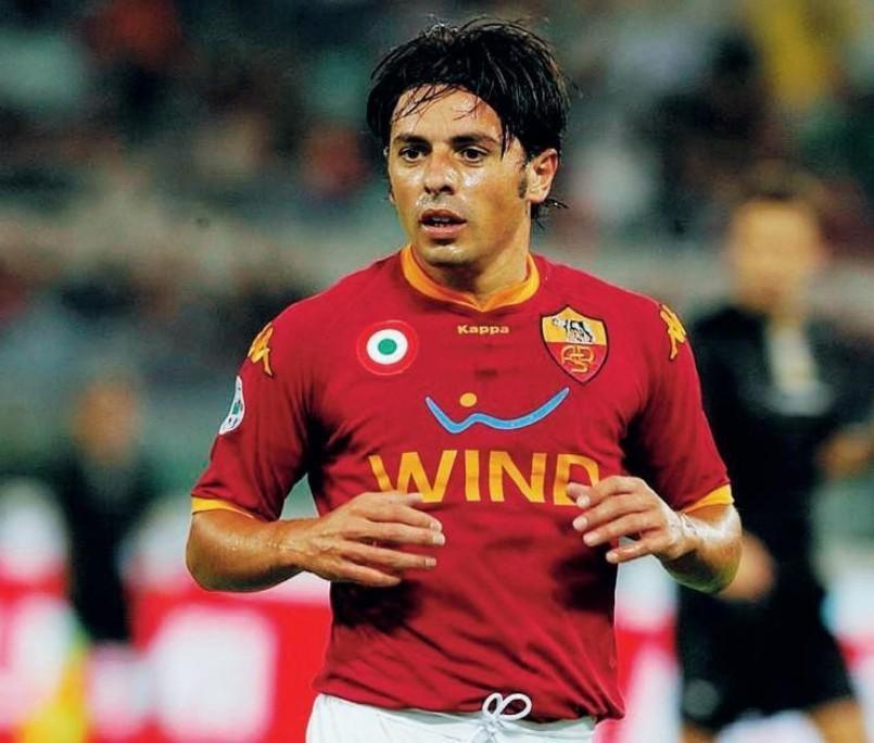 Mauro Esposito nella stagione 2009-2010 con la maglia giallorossa, di Mancini