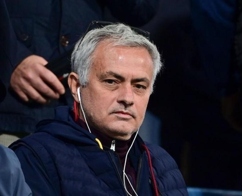 Mourinho in tribuna a Cagliari (As Roma via Getty Images)