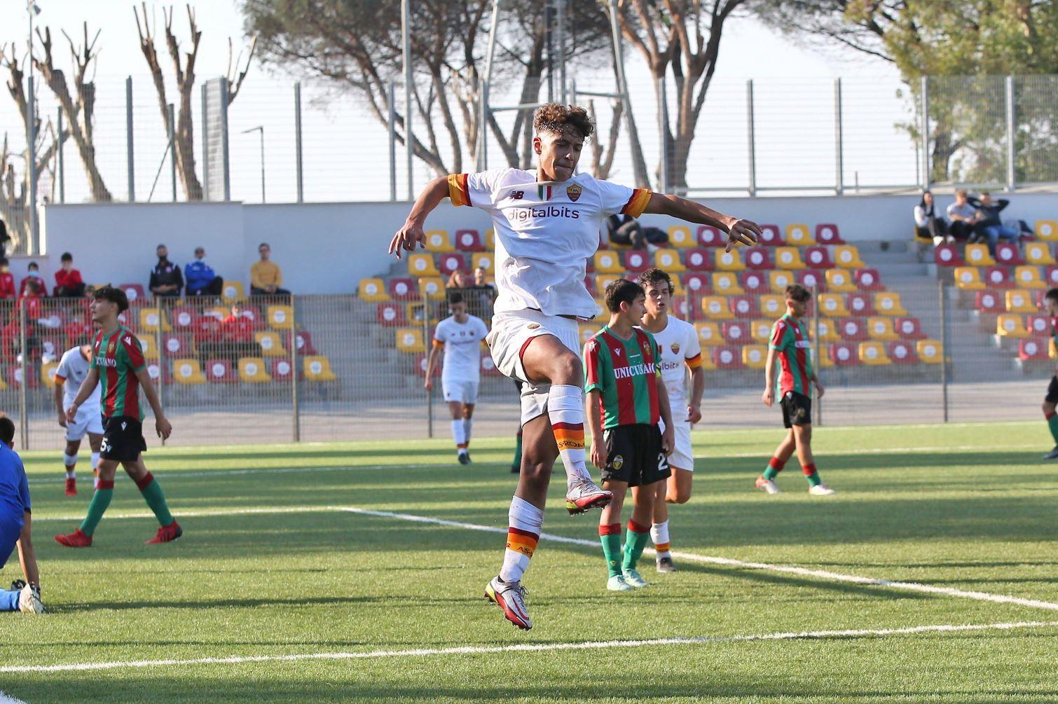 L'esultanza del numero 10 Graziani, due gol ieri contro la Ternana, di Mancini