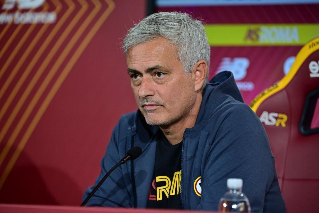 Mourinho in conferenza (As Roma via Getty Images)