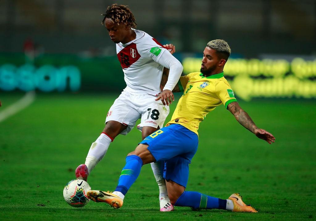 Douglas Luiz in Brasile-Peru (via Getty Images)