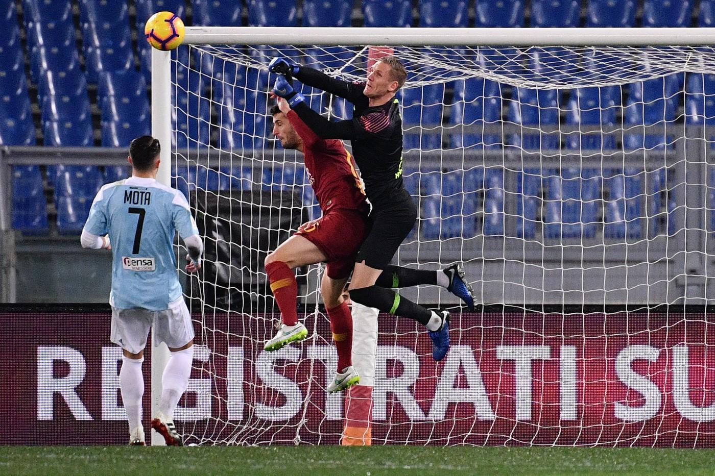 Robin Olsen contro l'Entella, di LaPresse