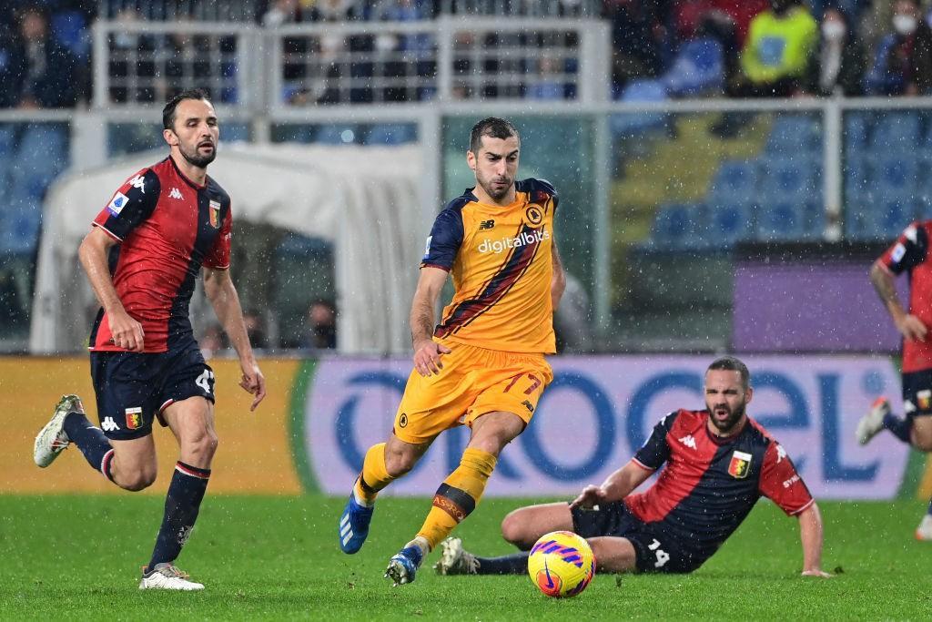 Mkhitaryan in azione al Marassi (As Roma via Getty Images)