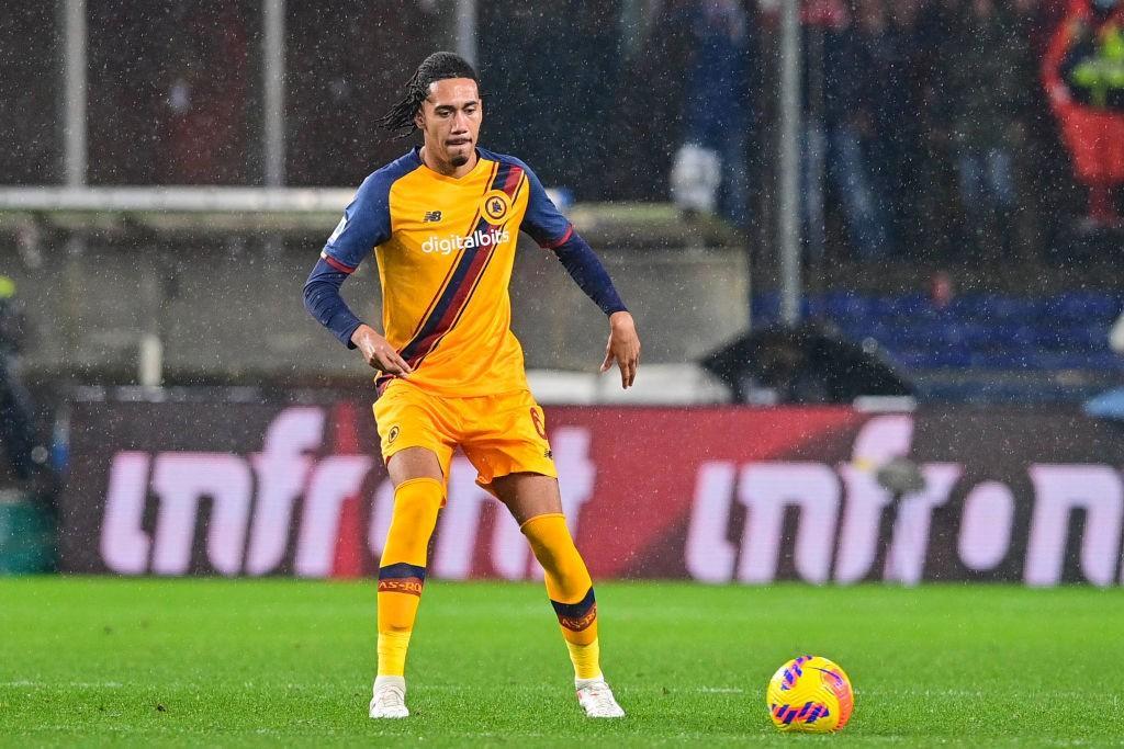 Smalling in campo a Marassi (As Roma via Getty Images)