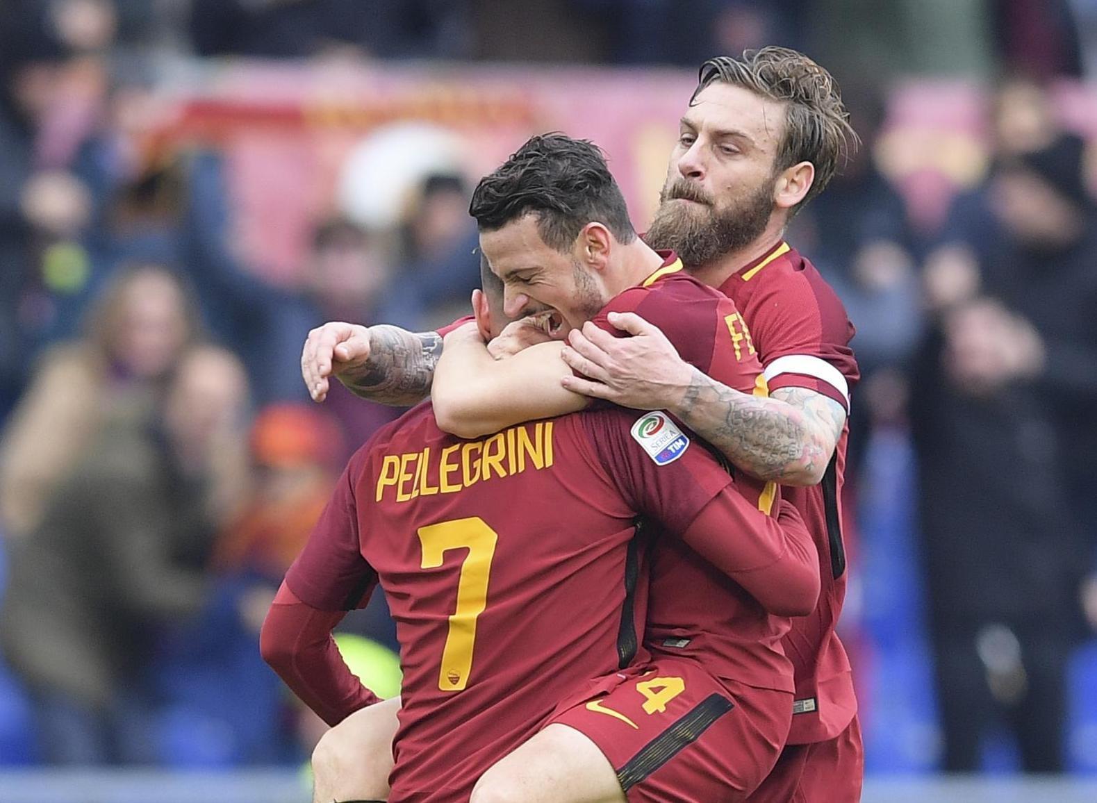 L'abbraccio tra Lorenzo Pellegrini, Florenzi e De Rossi, di LaPresse