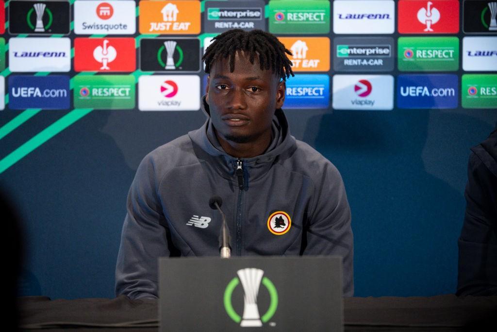 Darboe in conferenza stampa (As Roma via Getty Images)