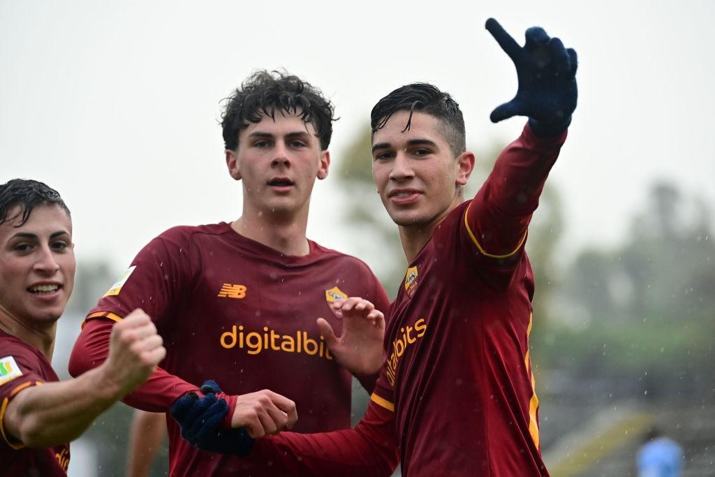 Keramitsis, Cherubini e Volpato festeggiano dopo la rete contro la Spal (Photo by Luciano Rossi/AS Roma via Getty Images)