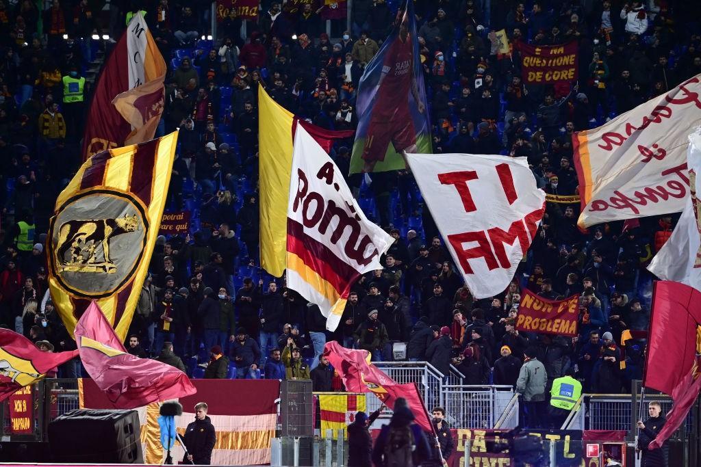 La Curva Sud a pochi minuti dal fischio d'inizio della gara (As Roma via Getty Images)