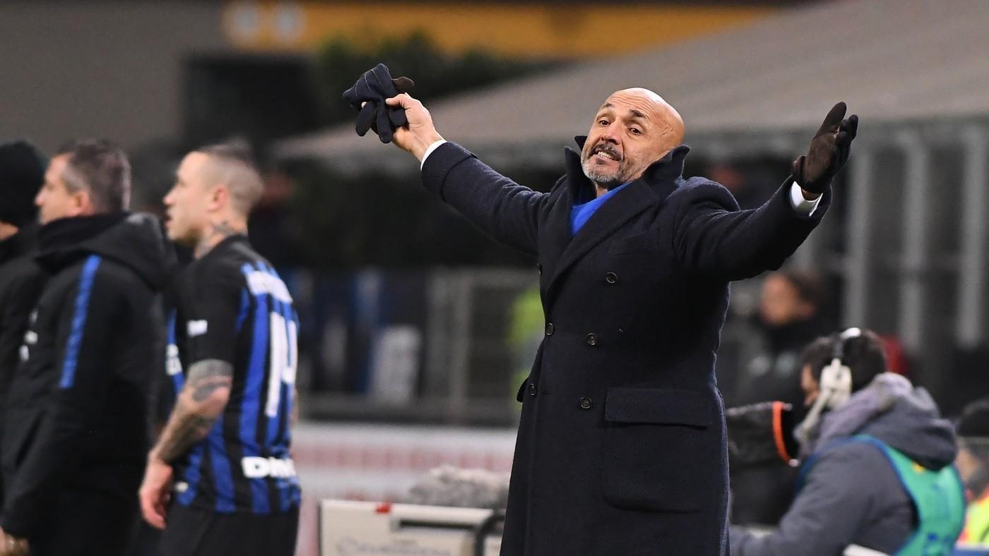 Luciano Spalletti allarga le braccia, di LaPresse