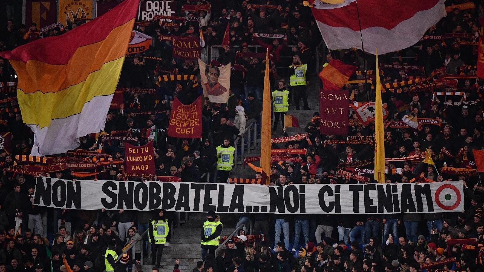 Lo striscione dei tifosi durante Roma-Entella, di LaPresse