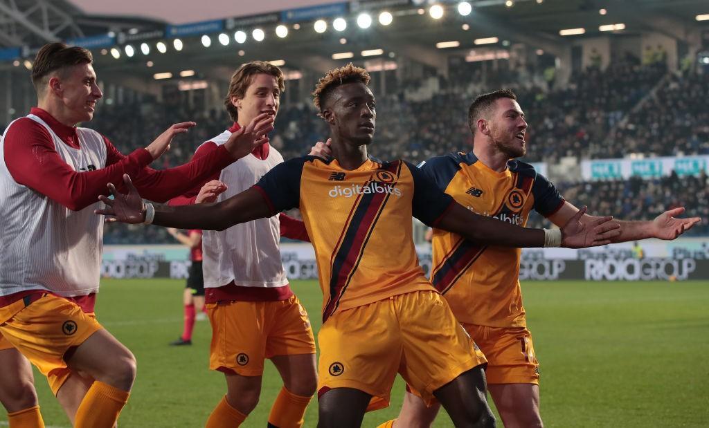 La Roma esulta a Bergamo con Abraham in testa (Getty Images)