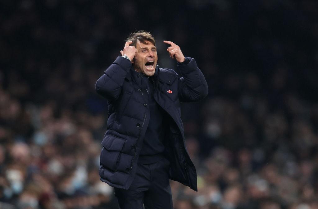 Antonio Conte durante una partita del Tottenham