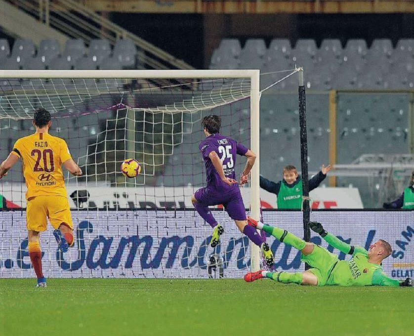 Uno dei momenti della debacle contro la Fiorentina, di LaPresse