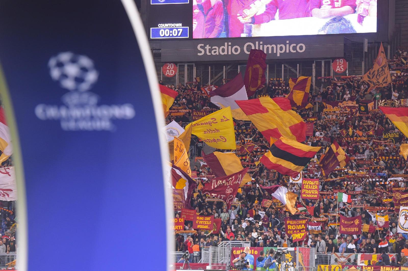 La Curva Sud nelle notti di Champions, di LaPresse