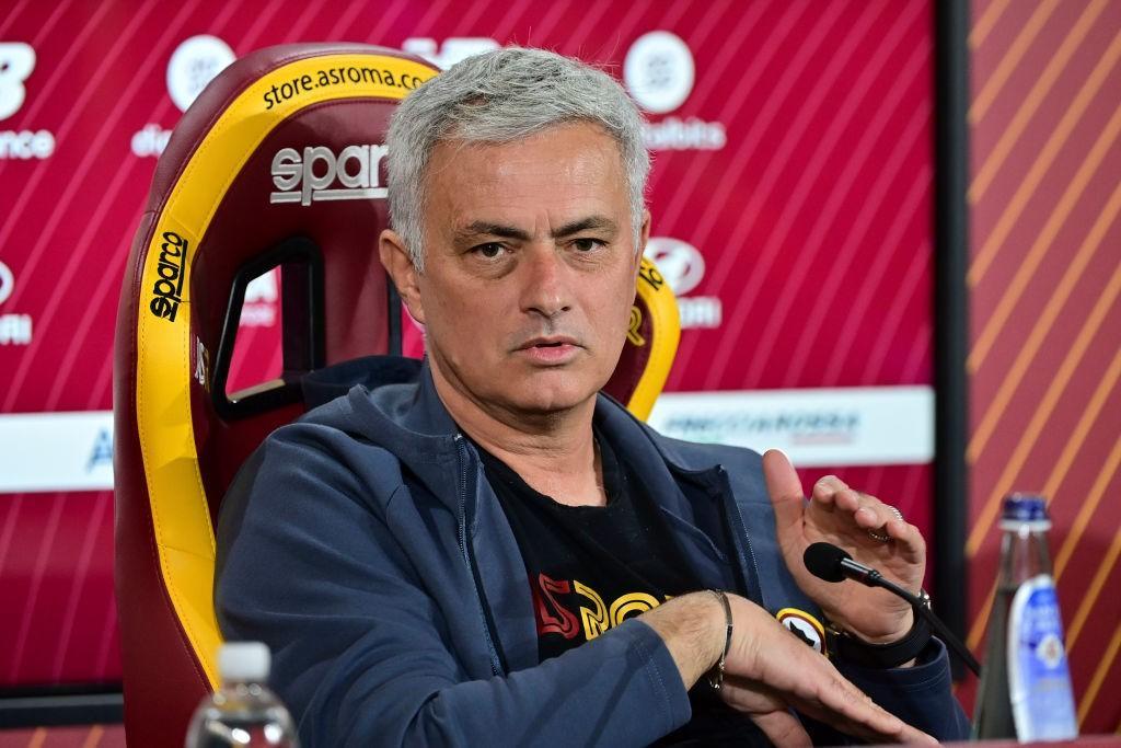 Mourinho in conferenza stampa (As Roma via Getty Images)