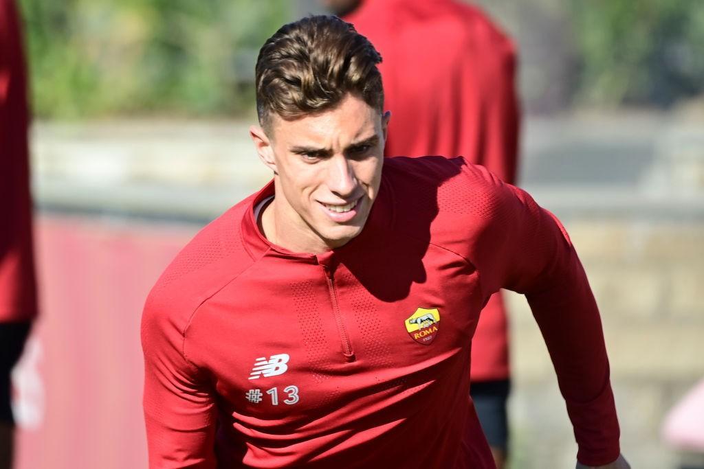 Riccardo Calafiori in allenamento con la maglia della Roma