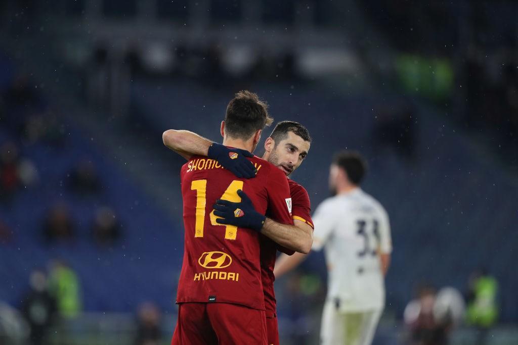 Henrikh Mkhiaryan festeggia il gol del 3-1 con Shomurodov (Getty Images)